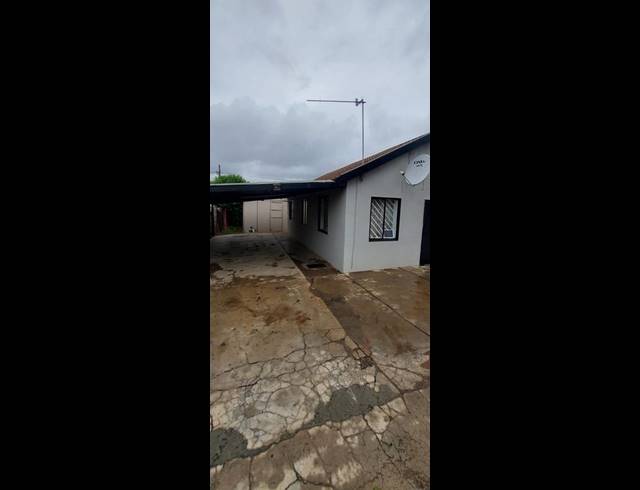 2 BEDROOM HOUSE FOR SALE IN LOTUS GARDENS